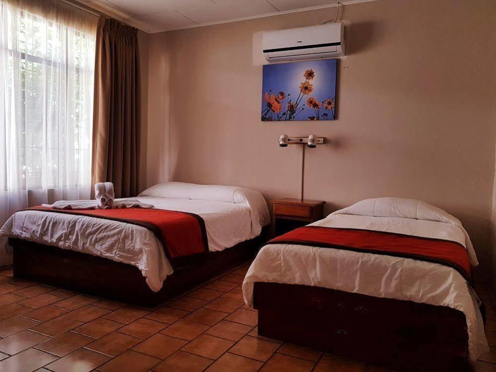 Hotel & Villas Huetares Плая Eрмоса Екстериор снимка
